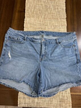 Torrid Denim Shorts Size 22 Medium Wash Distressed Stretch Cotton